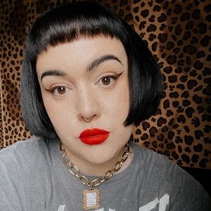 Meet your Posher, Emilee